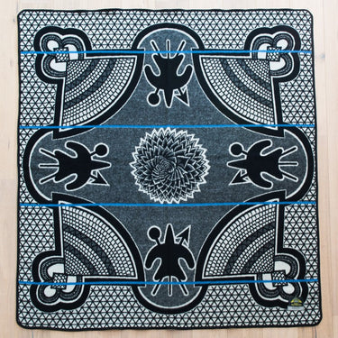 Kharetsa Aloe Blanket (White / Black / Blue Stripe)